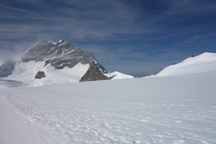 Vy under promenaden från Jungfraujoch till Mönchsjochhütte.