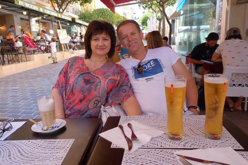 Mina norska vänner Natalija och Erland i downtown Monaco.