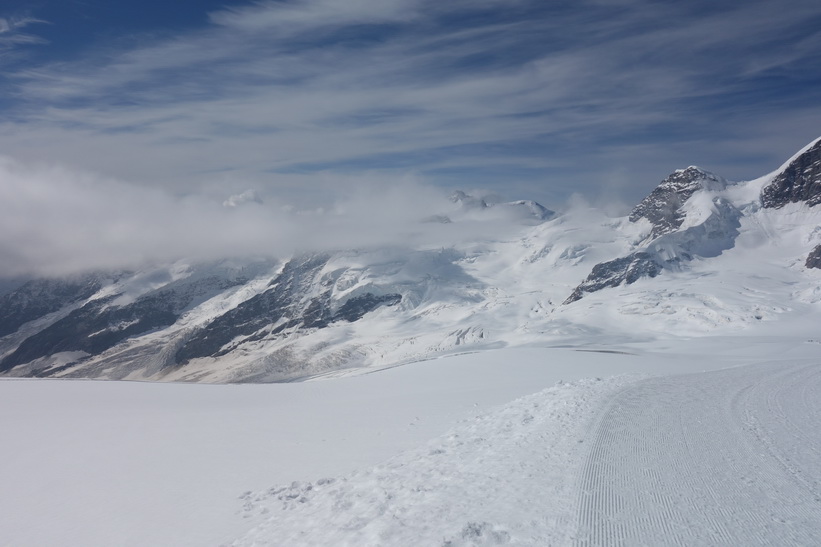 Vy under promenaden från Jungfraujoch till Mönchsjochhütte.