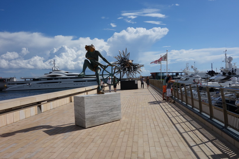 Piren i hamnen i Monaco.