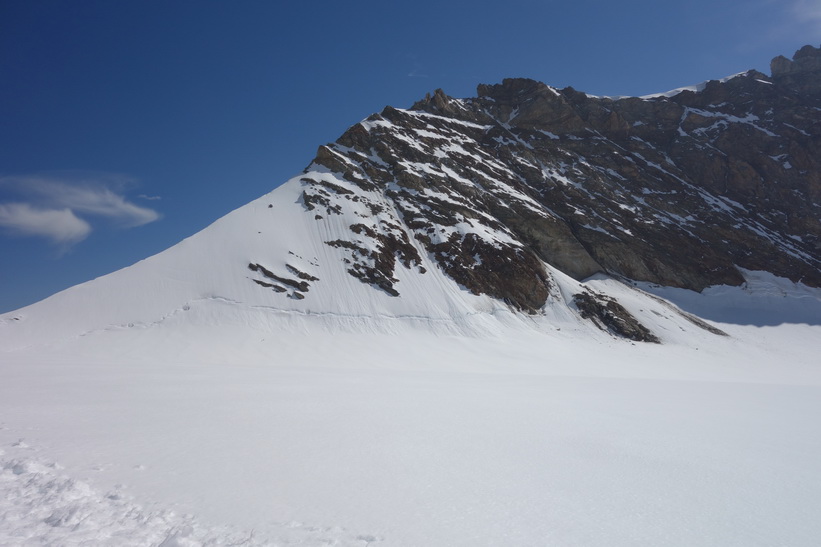 Vy under promenaden från Jungfraujoch till Mönchsjochhütte.