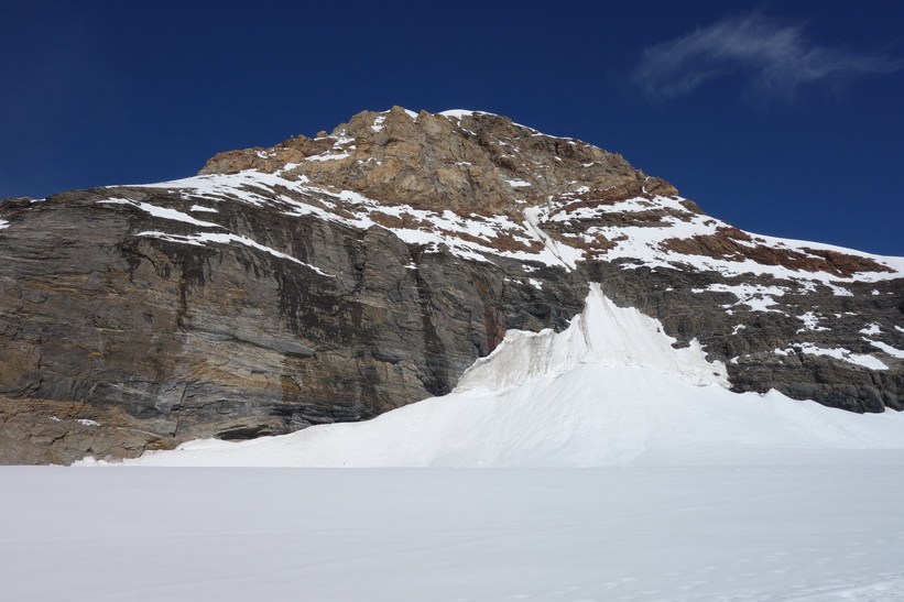 Mönch. Vy under promenaden från Jungfraujoch till Mönchsjochhütte.