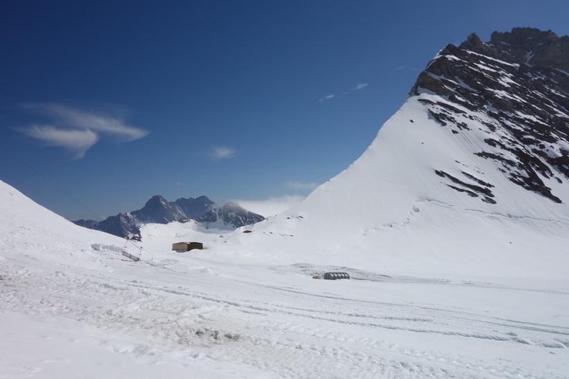 Vy under promenaden från Jungfraujoch till Mönchsjochhütte.