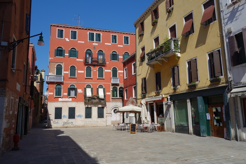 Torg med vacker arkitektur i Venedig.