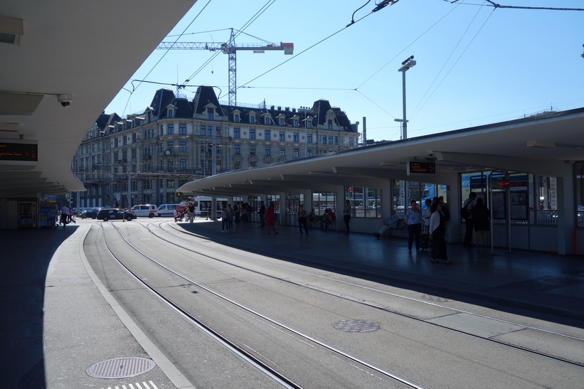 Station Bahnhofquai/HB i centrala Zürich.