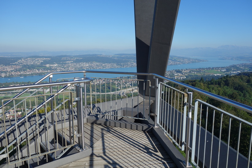 På väg upp i utsiktstornet på toppen av Uetliberg, Zürich.