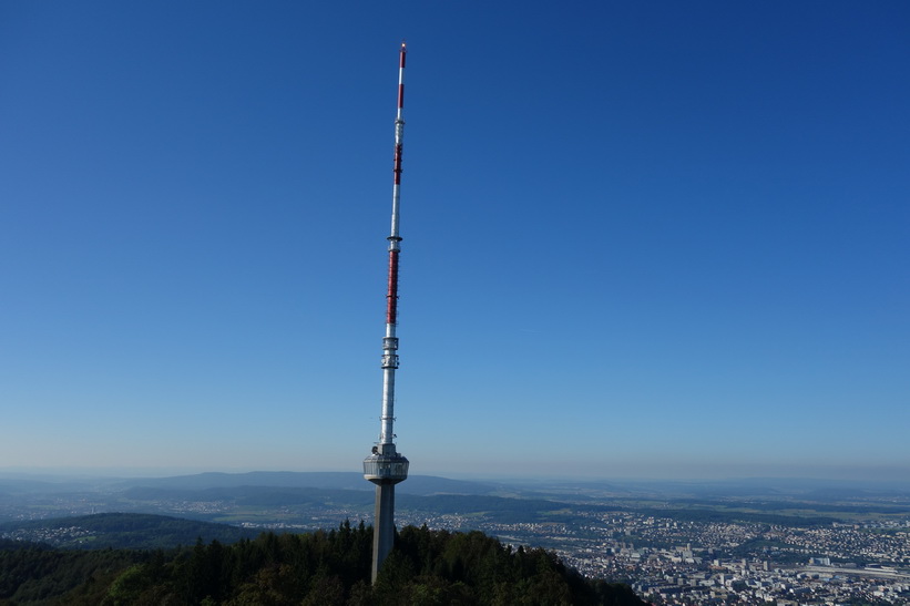 Utsikten från utsiktstornet på toppen av Uetliberg, Zürich.