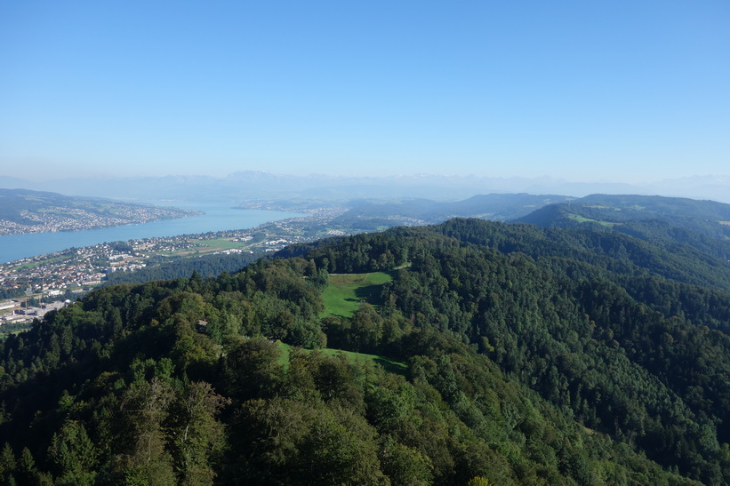 Utsikten från utsiktstornet på toppen av Uetliberg, Zürich.