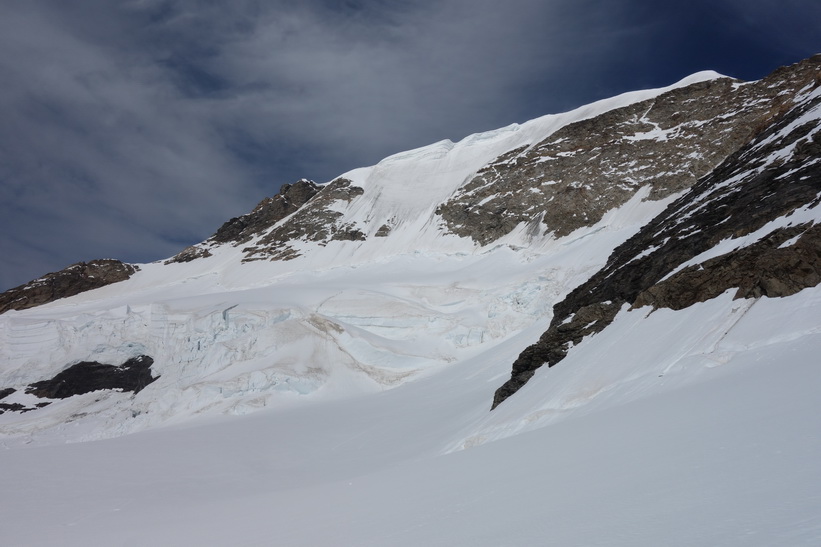 Vy under promenaden från Mönchsjochhütte tillbaka ner till Jungfraujoch.