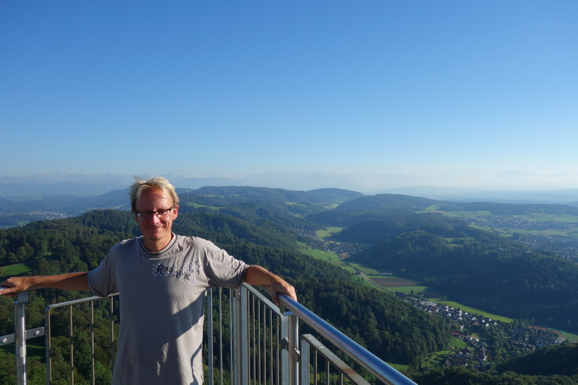 Stefan uppe i utsiktstornet på toppen av Uetliberg, Zürich.