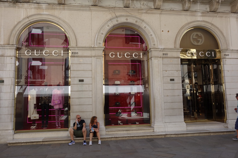 Gucci längs gatan Calle XXll Marzo, Venedig.