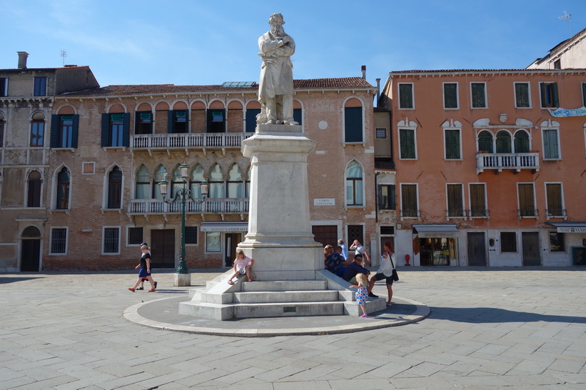 Monumento Niccolo' Tommaseo, Campo Santo Stefano, Venedig.