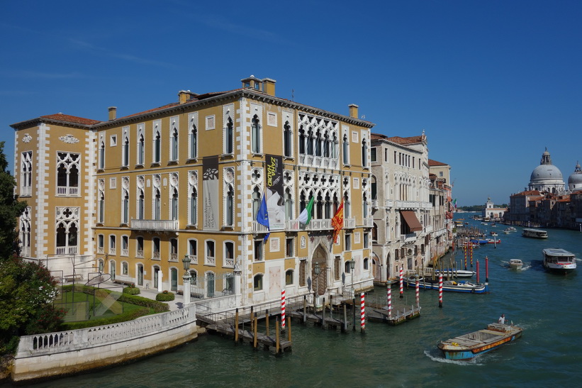 Utsikten från bron Ponte dell'Accademia över Canal Grande, Venedig.