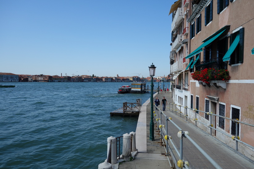 Längs gatan Fondamenta Zattere, Venedig.