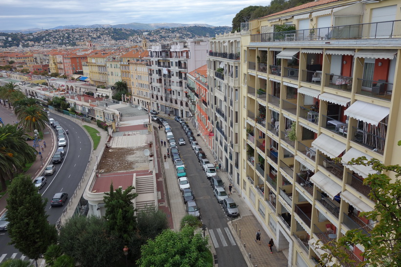 Utsikt över gatan Rue des Ponchettes från Castle Hill (Colline du Chateau), Nice.