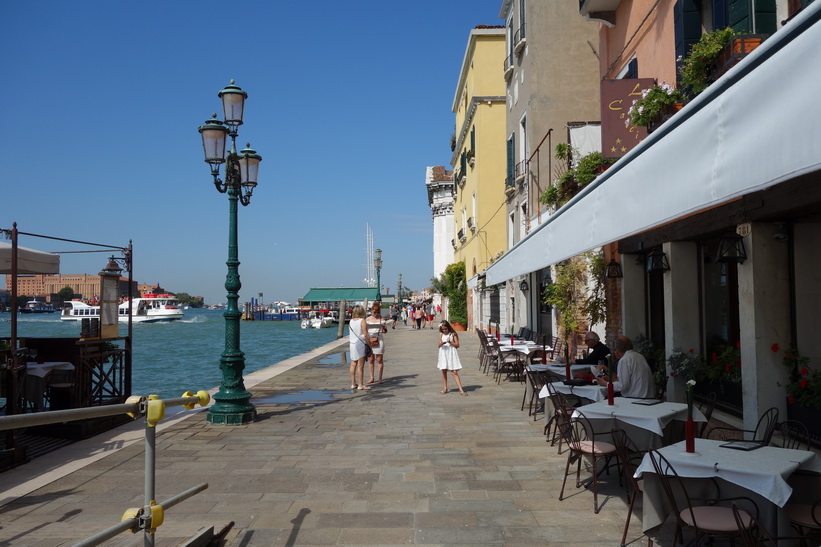 Längs gatan Fondamenta Zattere, Venedig.