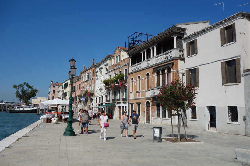 Längs gatan Fondamenta Zattere, Venedig.