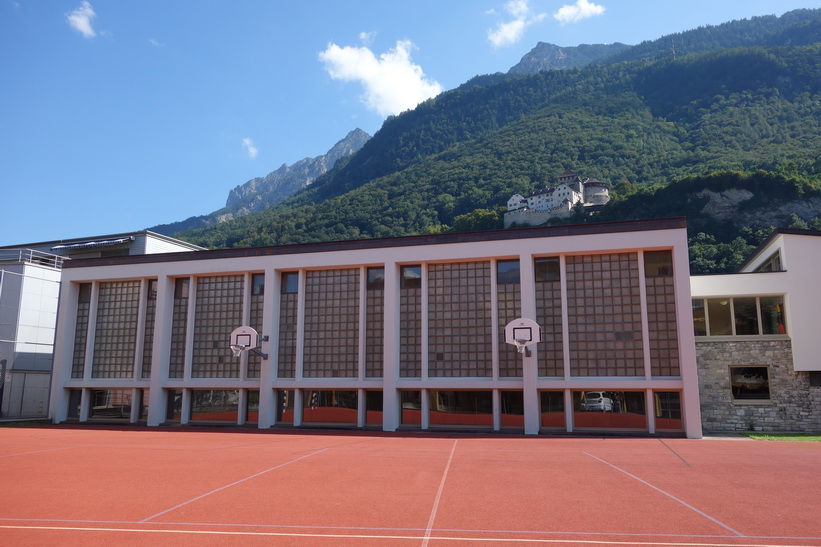 Basketplan med Vaduz Castle i bakgrunden, Vaduz.