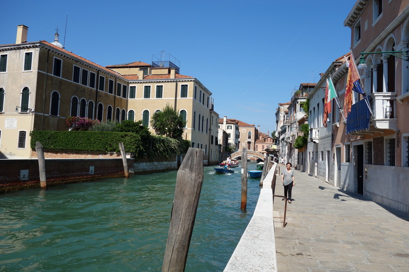 Kanal med vacker arkitektur, Venedig.