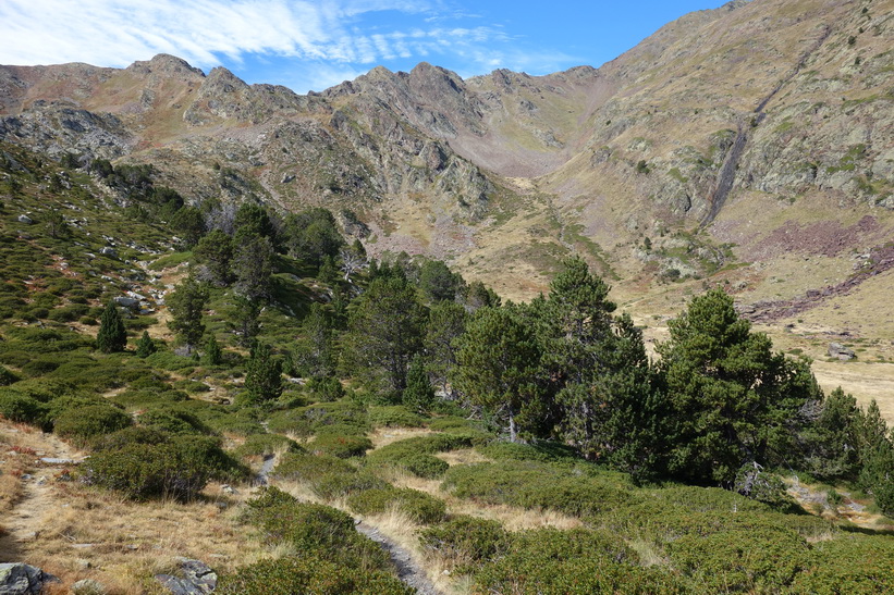 Vandring från Refugio de Coma Pedrosa upp till Black Lake.