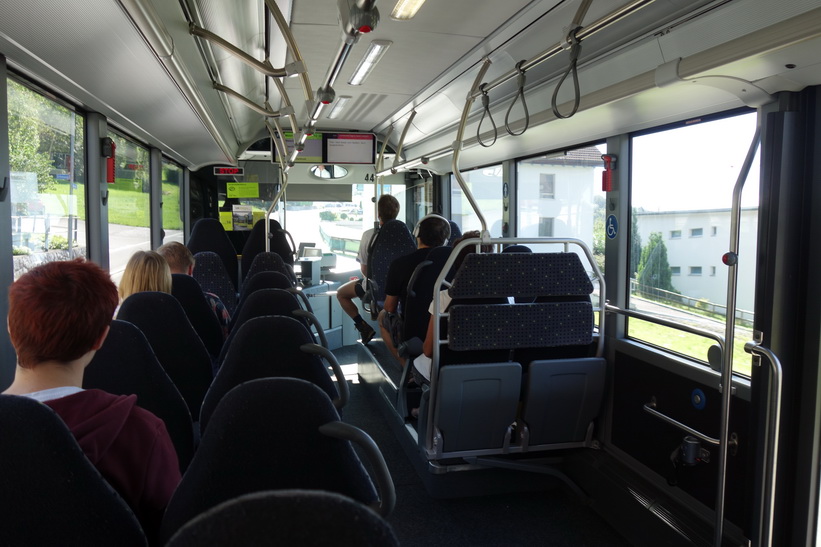 På bussen upp till Triesenberg, Liechtenstein.