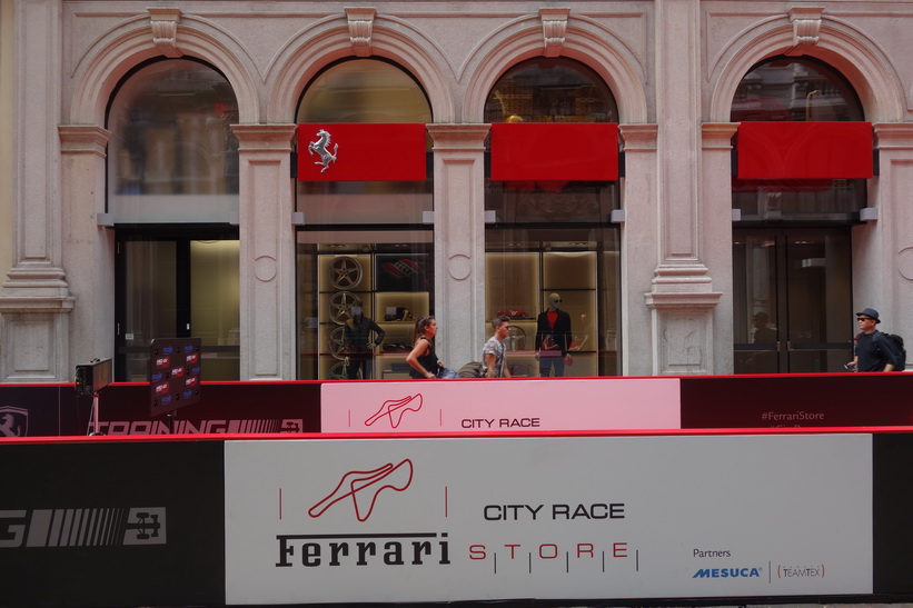 Ferrari store, Milano.