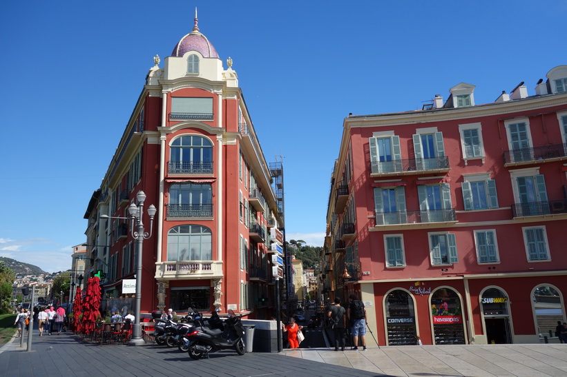 Arkitekturen vid torget Place Masséna, Nice.