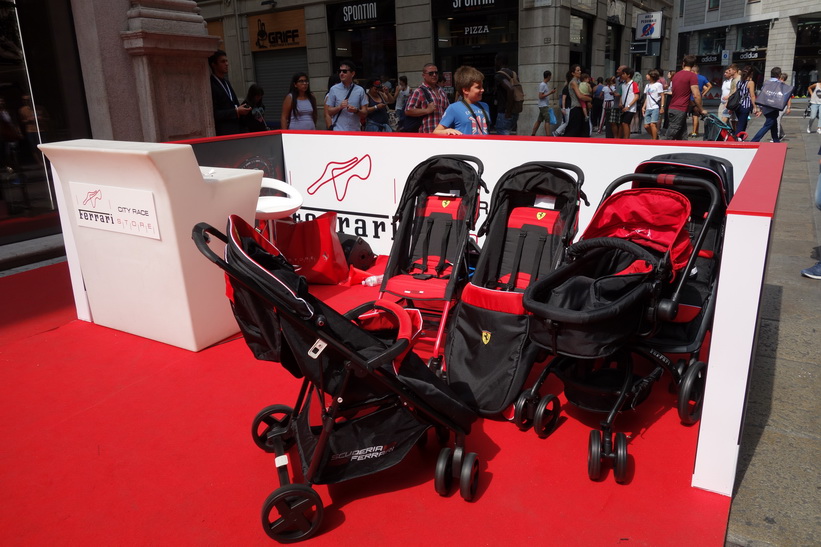 Ferrari store, Milano.