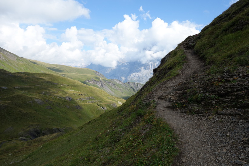 Den långa vandringen från Bachsee (2265 m.ö.h.) hela vägen ner till Grindelwald (1034 m.ö.h.).