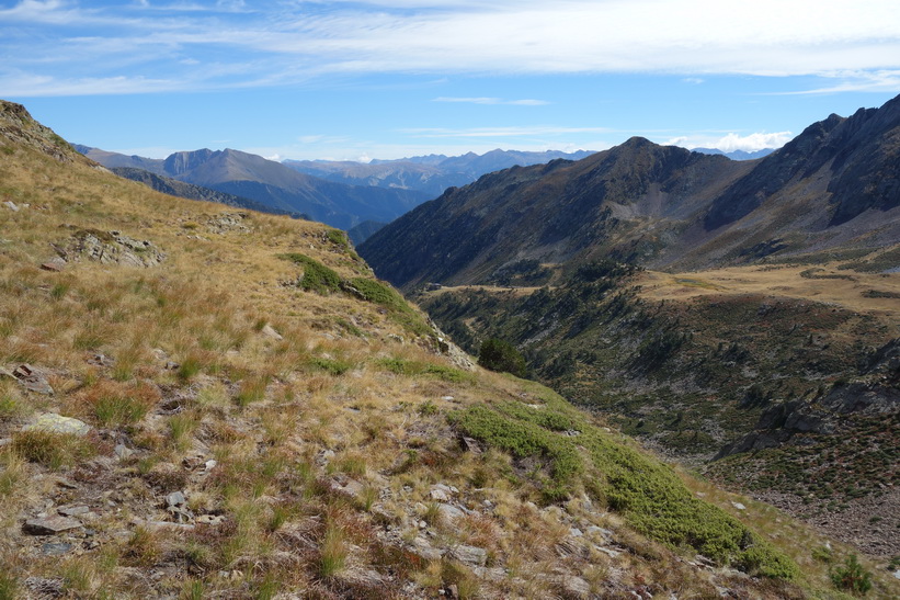 Vandring från Refugio de Coma Pedrosa upp till Black Lake.