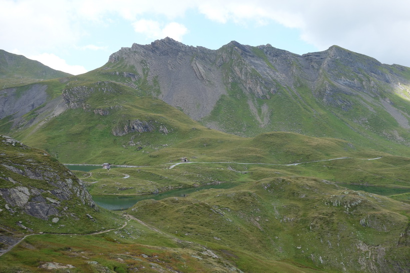 Del av Bachsee. Den långa vandringen från Bachsee (2265 m.ö.h.) hela vägen ner till Grindelwald (1034 m.ö.h.).