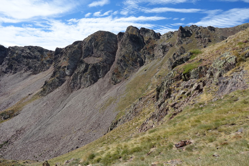 Vandring från Refugio de Coma Pedrosa upp till Black Lake.