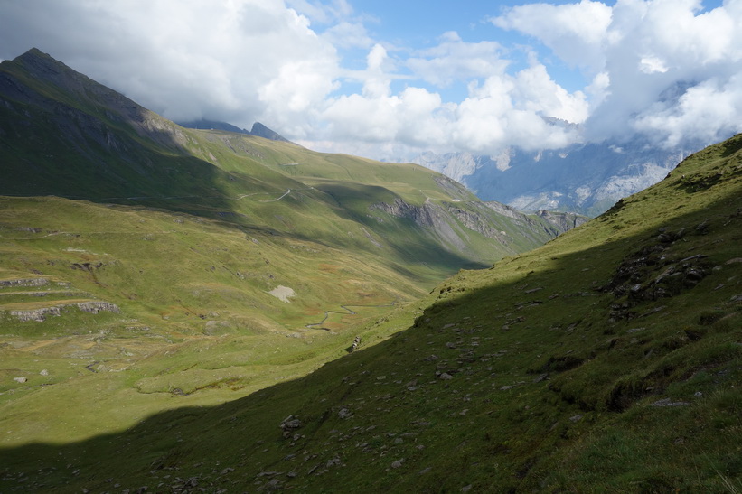 Den långa vandringen från Bachsee (2265 m.ö.h.) hela vägen ner till Grindelwald (1034 m.ö.h.).