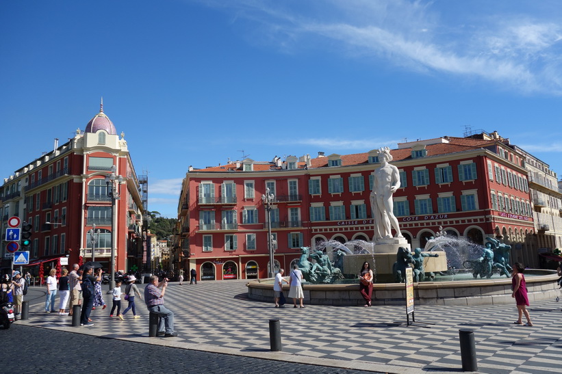 Fontaine du Soleil, Place Masséna, Nice.