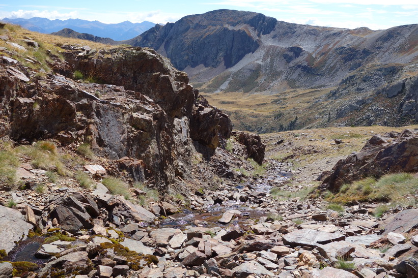 Vandring från Refugio de Coma Pedrosa upp till Black Lake.