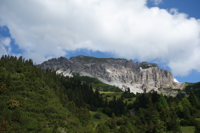 Berget Gamsgrat (2246 m.ö.h.) sett från Malbun, Liechtenstein.