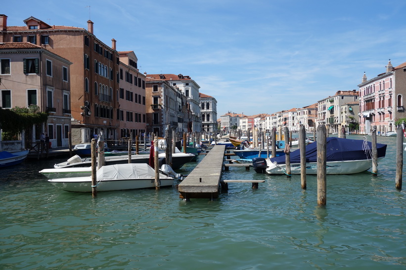 Arkitekturen längs Canal Grande är fantastisk, Venedig.