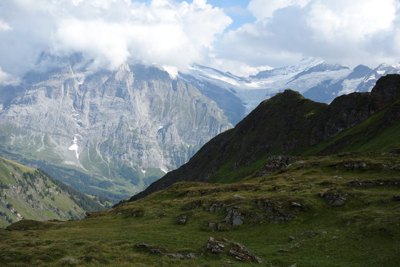 Den långa vandringen från Bachsee (2265 m.ö.h.) hela vägen ner till Grindelwald (1034 m.ö.h.).