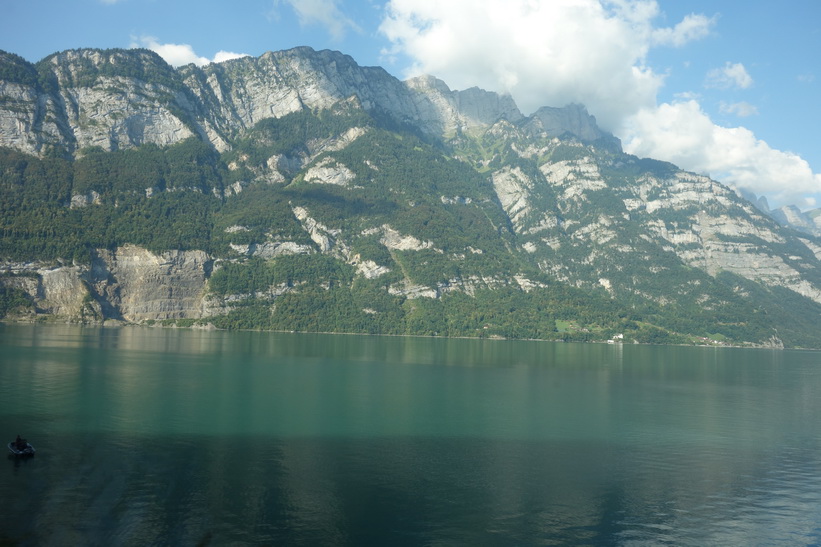 Vackra sjön Walensee i Schweiz.