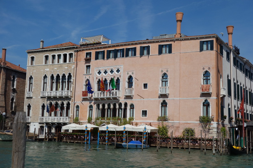 Arkitekturen längs Canal Grande är fantastisk, Venedig.