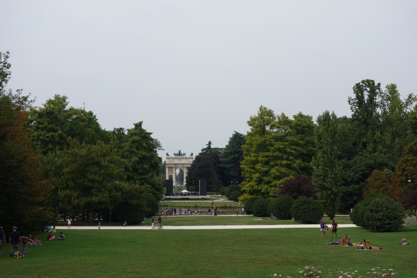 Parco Sempione med triumfbågen Arco della Pace i bakgrunden, Milano.