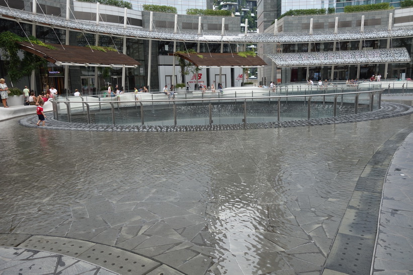 Piazza Gae Aulenti, Milano.