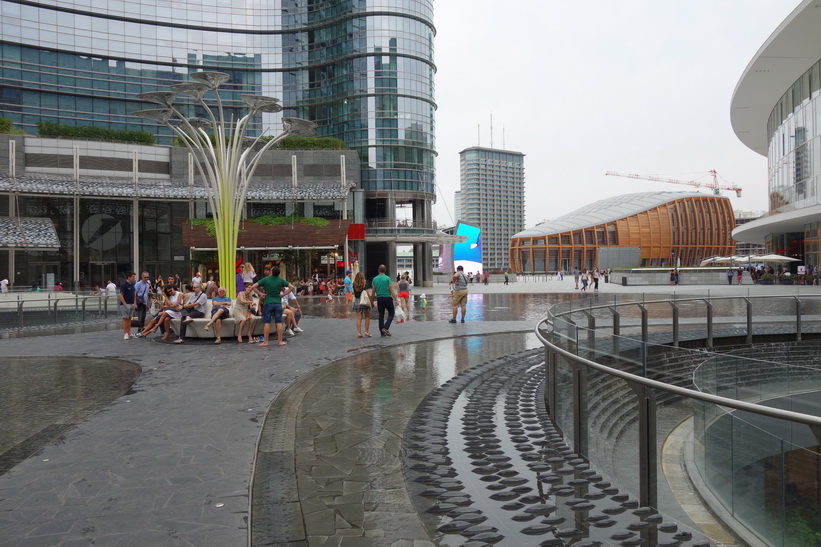 Piazza Gae Aulenti, Milano.