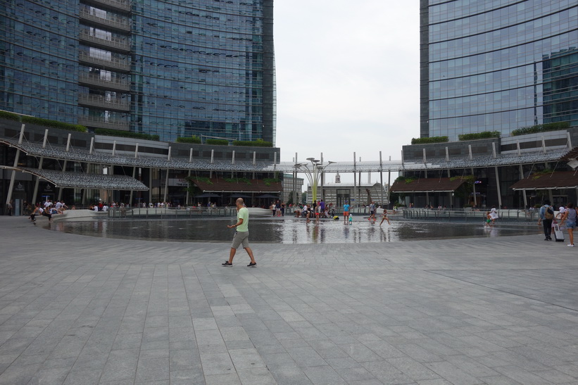 Piazza Gae Aulenti, Milano.