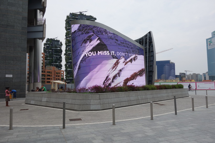 Piazza Gae Aulenti, Milano.