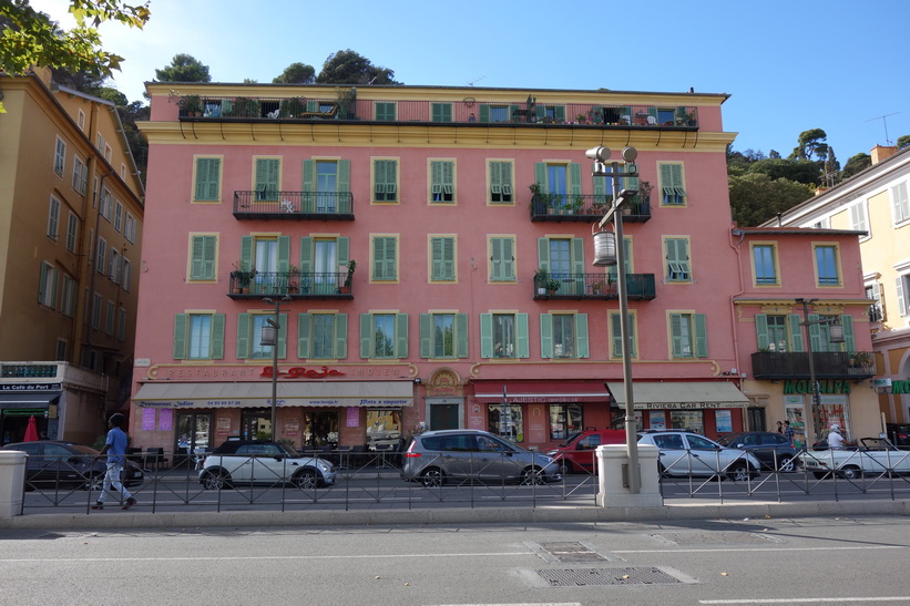 Arkitekturen längs gatan Quai Lunel, Le Port, Nice.