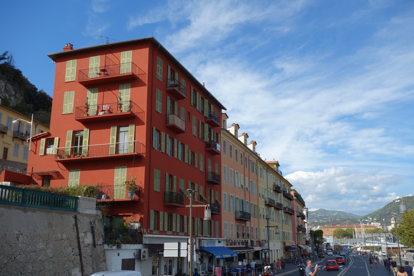 Arkitekturen längs gatan Quai Lunel, Le Port, Nice.