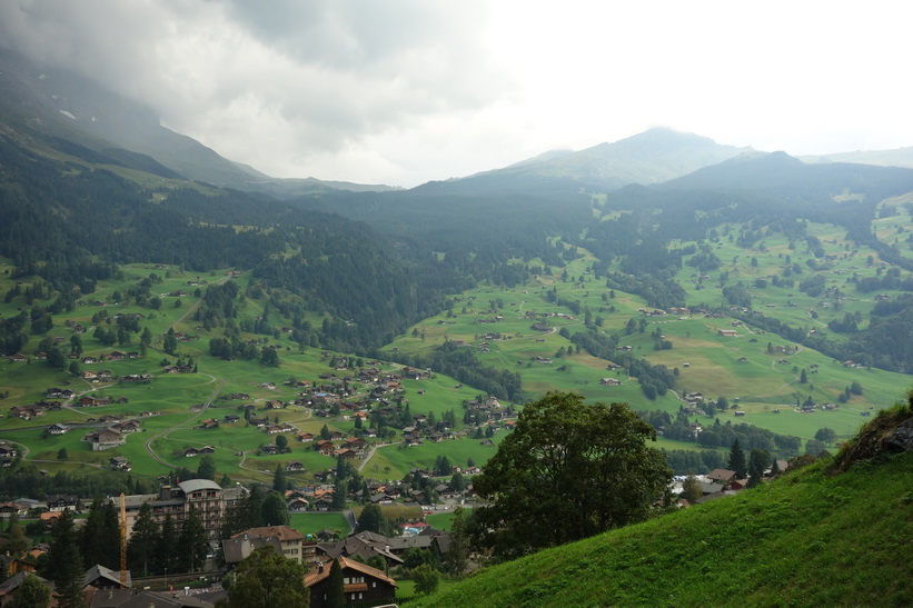 Den långa vandringen från Bachsee (2265 m.ö.h.) hela vägen ner till Grindelwald (1034 m.ö.h.).