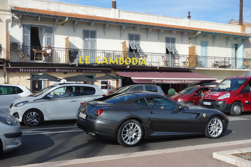 Längs strandpromenaden (Promenade des Anglais), Nice.