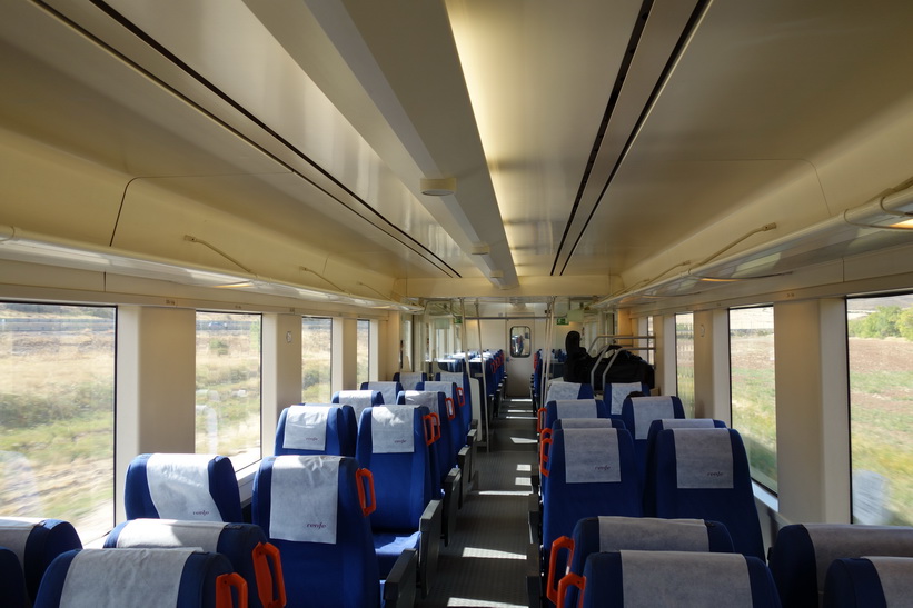 Jag var helt ensam i min tågvagn under i stort sett hela resan mellan Zaragoza och Madrid.